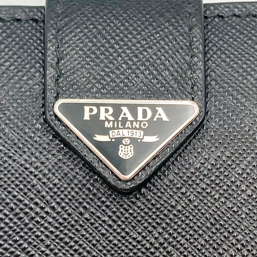 チェリ♡*⇝✨ PRADA サフィアーノタブ 二つ折り財布 黒 三角ロゴ