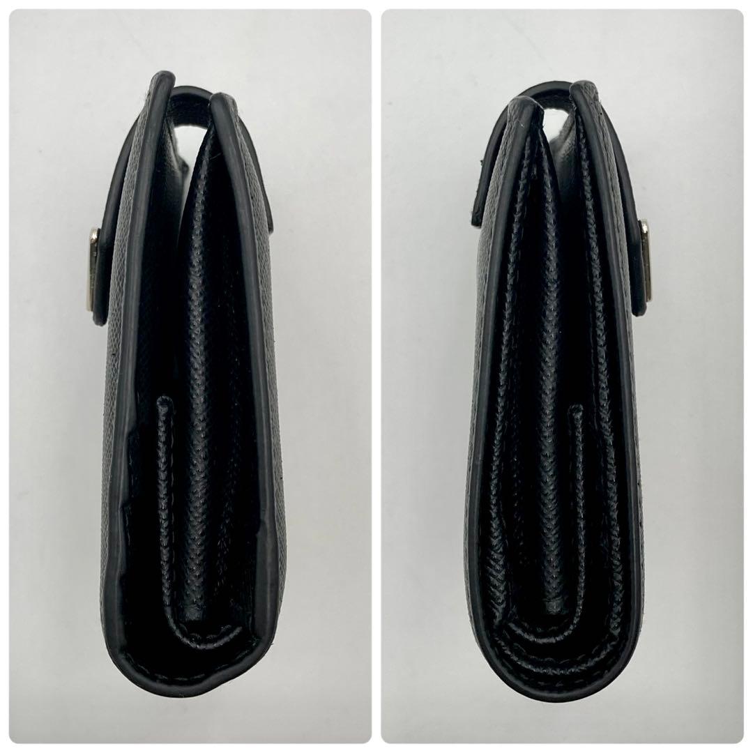 チェリ♡*⇝✨ PRADA サフィアーノタブ 二つ折り財布 黒 三角ロゴ