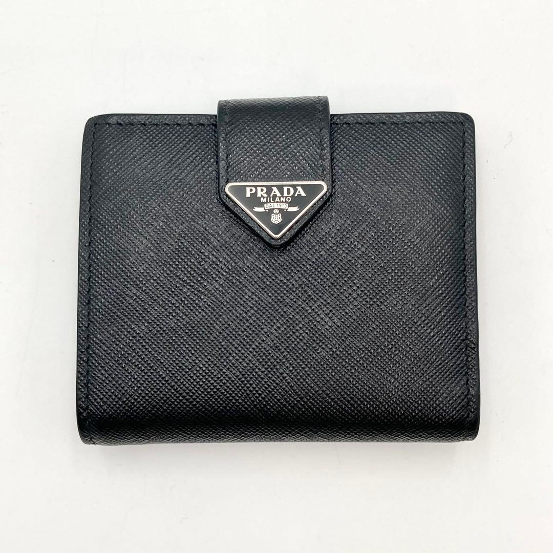 チェリ♡*⇝✨ PRADA サフィアーノタブ 二つ折り財布 黒 三角ロゴ