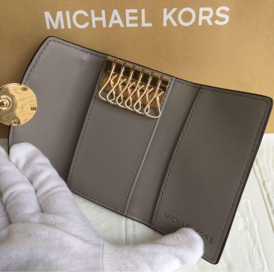 新品 マイケルコース MICHEAL KORS グレーホワイト キーケース