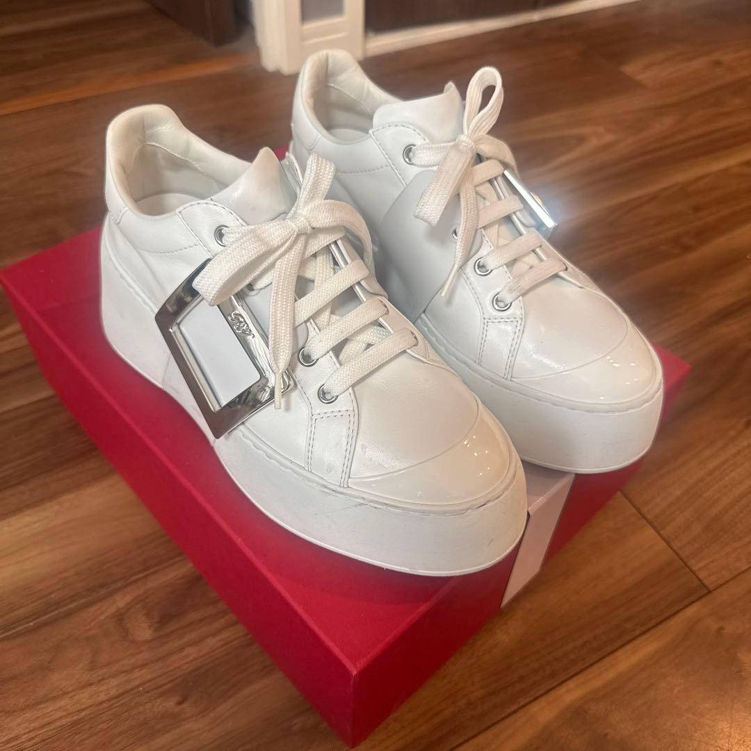 ロジェヴィヴェ　美品　スニーカー　24 37