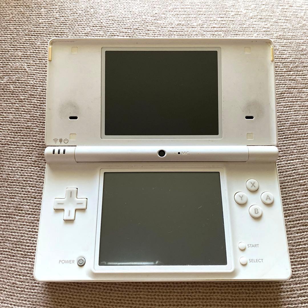 NINTENDO DS 本体＆ソフト４本セット❗️