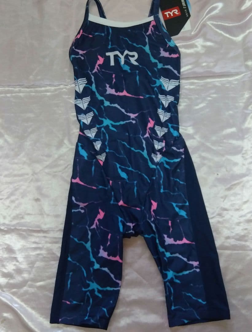 レディース　TYR　競泳水着 S 未使用.タグ付き！