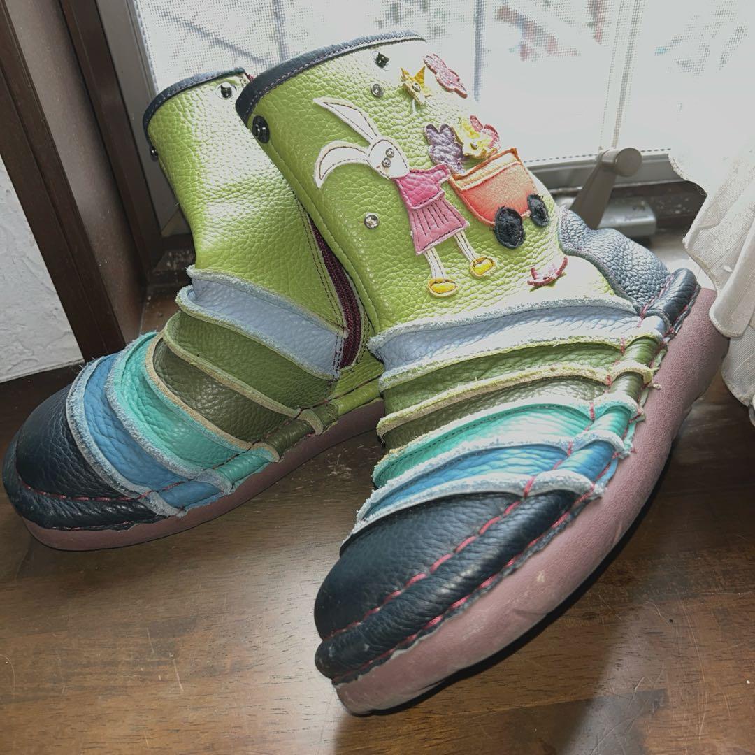 エスタシオンブーツ革のアップリッケ　グリーンとマルチカラー　Ｍ