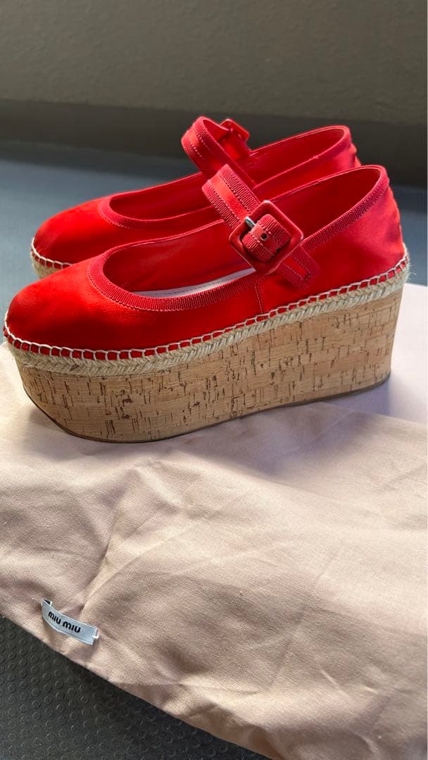 miumiu 厚底 赤サテン ワンストラップ 34サイズ