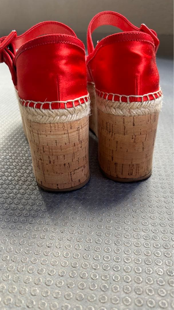miumiu 厚底 赤サテン ワンストラップ 34サイズ