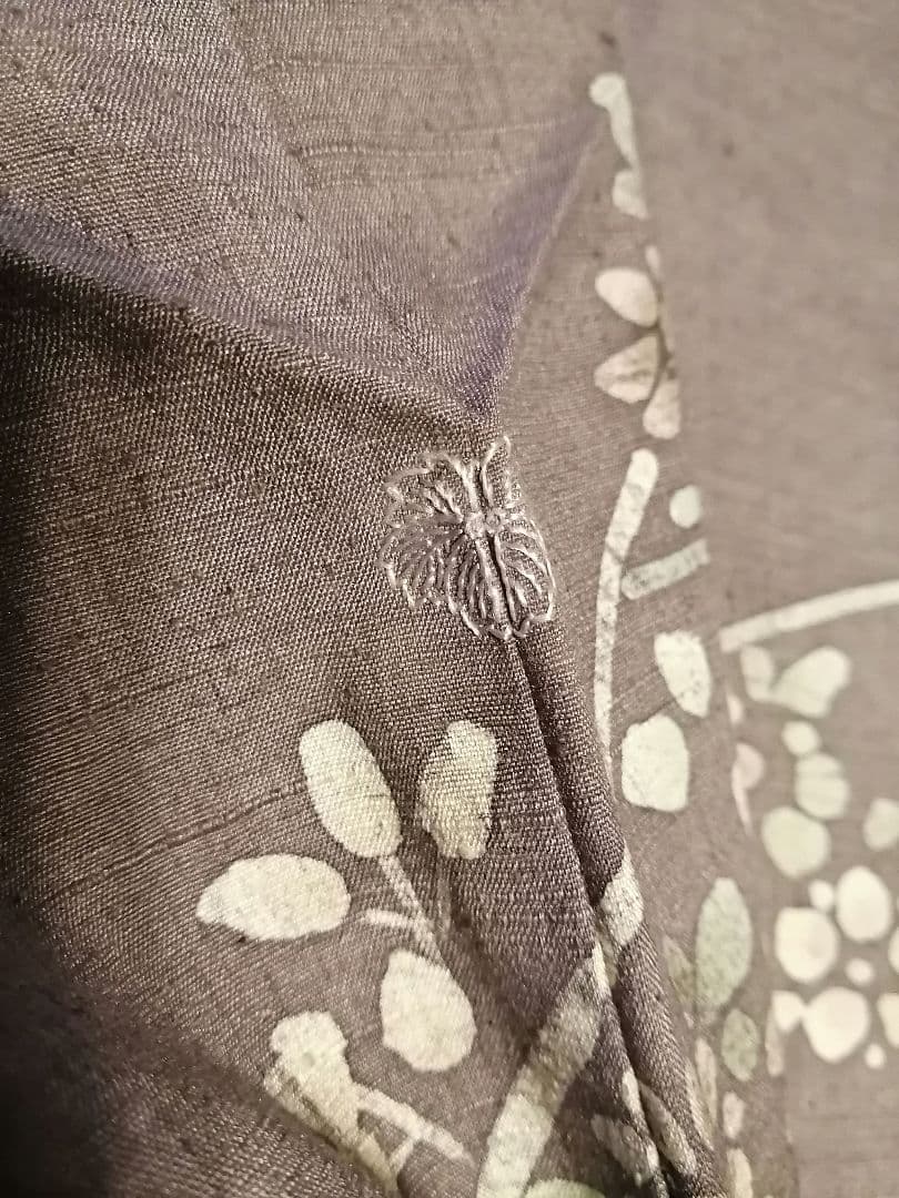 結城紬　ろうけつ染め　草花　着物　一つ紋　蔦紋