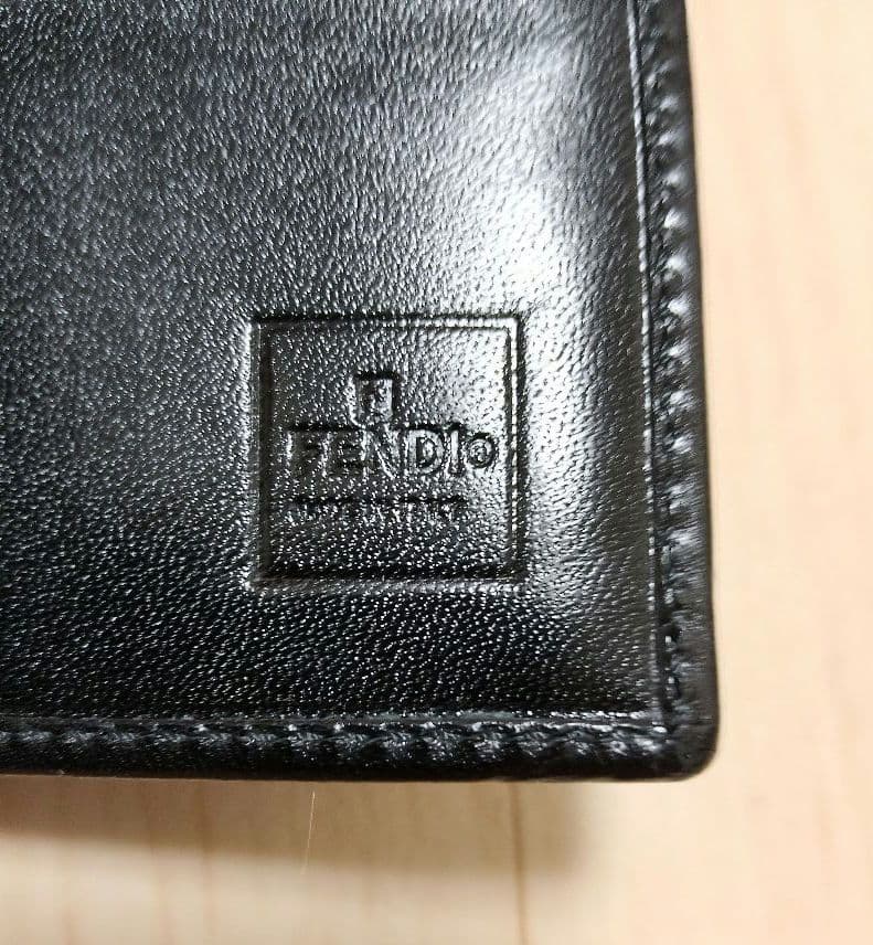 値下げ中！新品未使用 FENDI ブラック 二つ折り財布