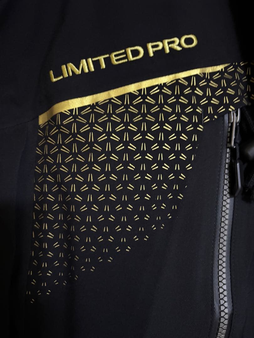 【新品未使用品】リミテッドプロ　ゴアテックスプロレインスーツ　サイズL