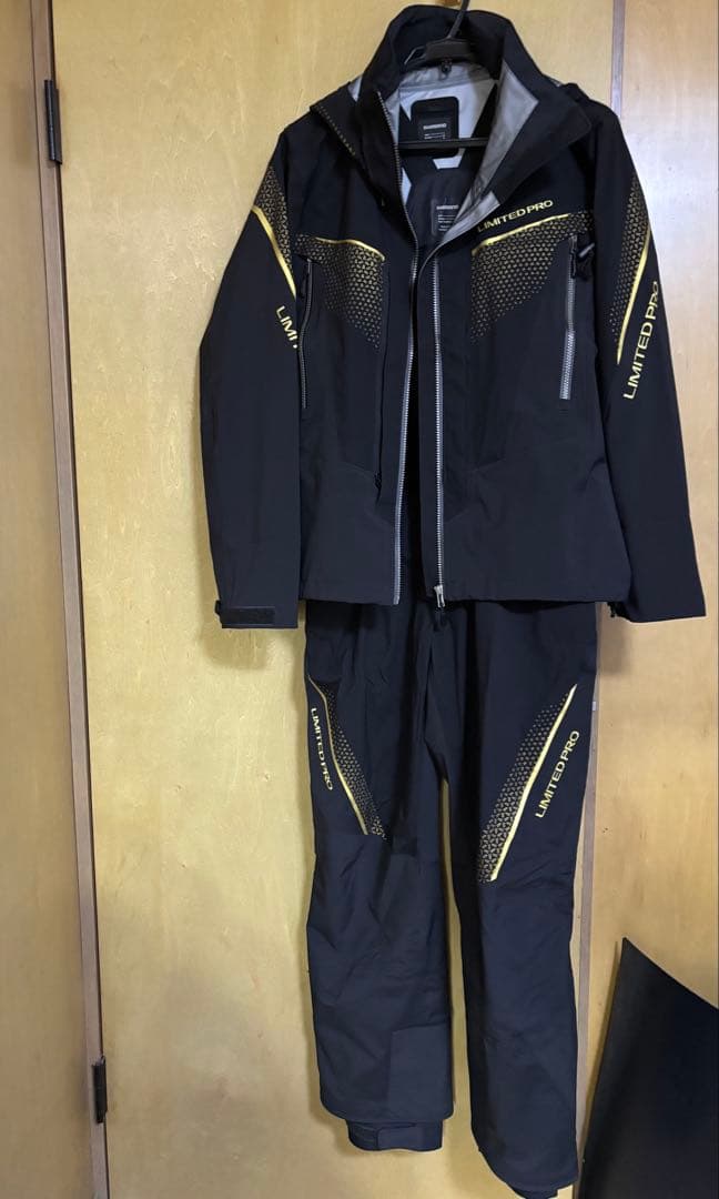 【新品未使用品】リミテッドプロ　ゴアテックスプロレインスーツ　サイズL