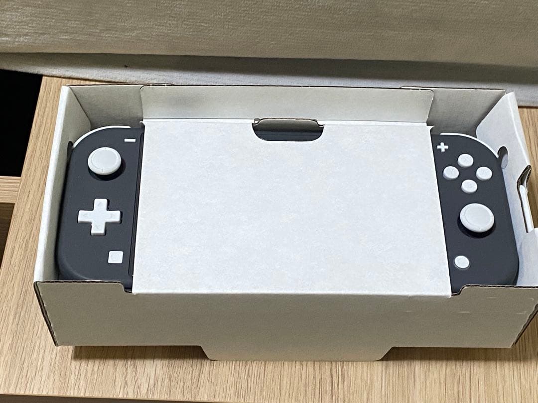 Nintendo Switch Lite グレー 本体 箱付き　裏面写真あり