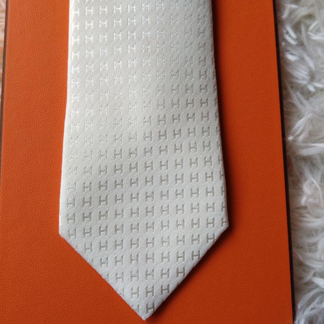 美品✨HERMES エルメス ネクタイ 　H柄 ファソネ 　白　アイボリー箱付
