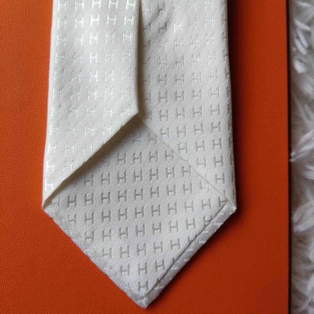 美品✨HERMES エルメス ネクタイ 　H柄 ファソネ 　白　アイボリー箱付