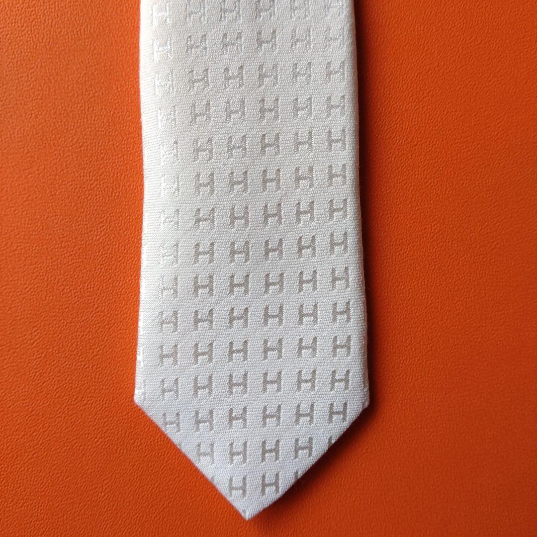 美品✨HERMES エルメス ネクタイ 　H柄 ファソネ 　白　アイボリー箱付