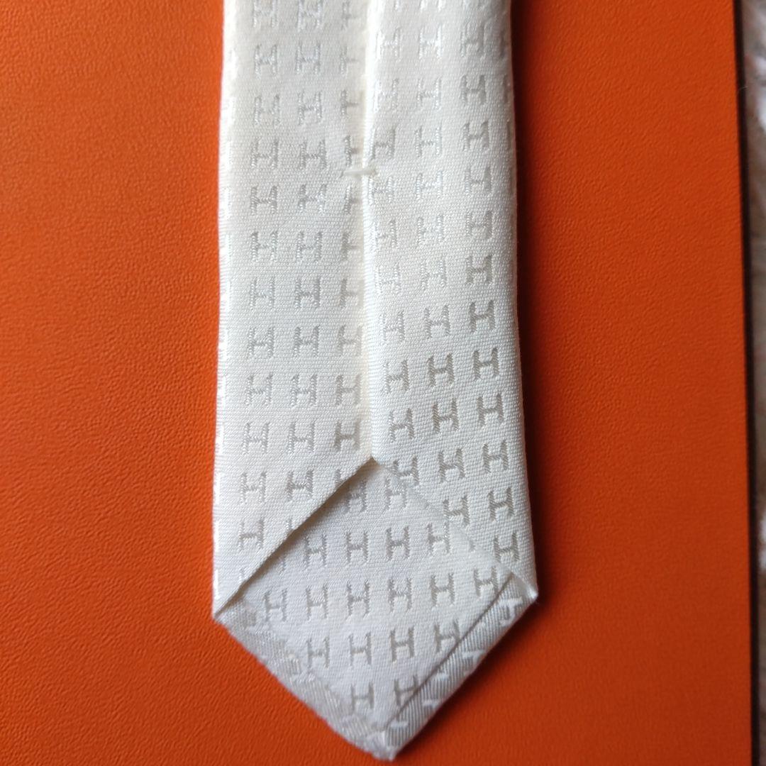 美品✨HERMES エルメス ネクタイ 　H柄 ファソネ 　白　アイボリー箱付