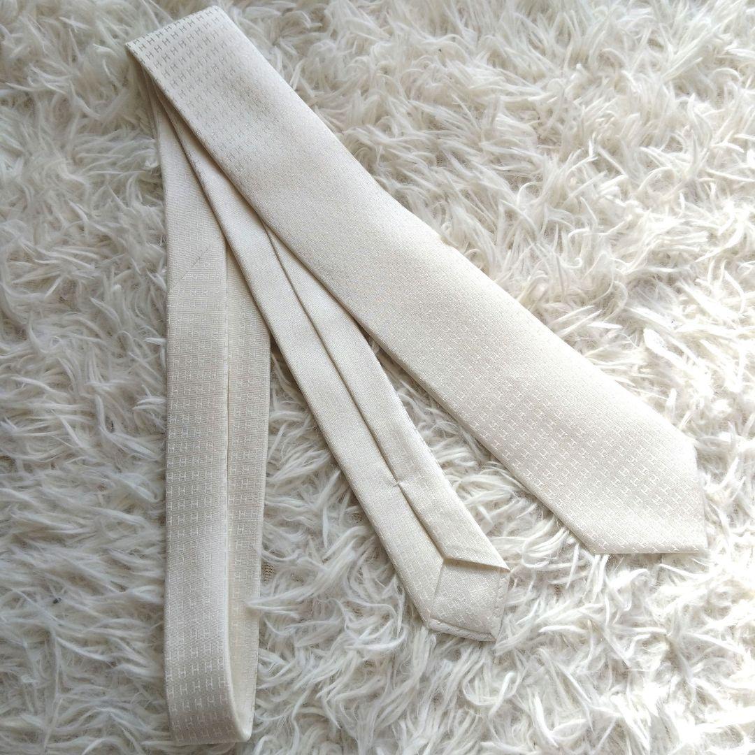 美品✨HERMES エルメス ネクタイ 　H柄 ファソネ 　白　アイボリー箱付