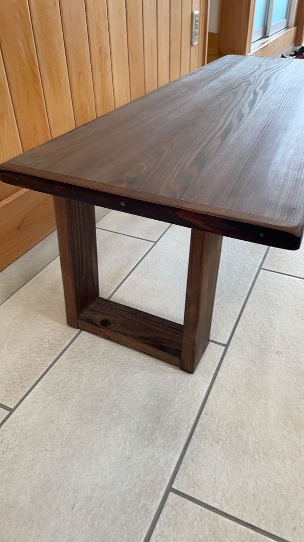 n*3様 市場で一目惚れした杉の一枚板を二度と同じ形の物は作れないローテーブルに