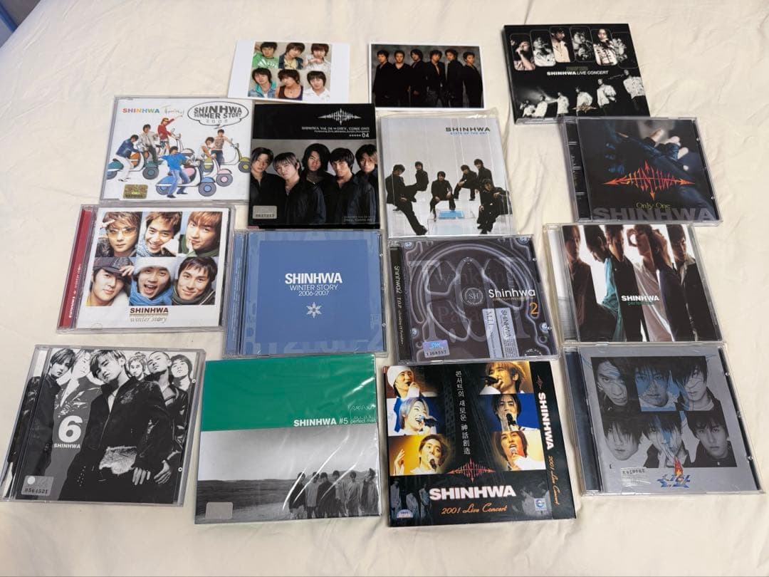 シンファ　韓国　コレクターズ 　CD 　他　23枚+写真2枚セット