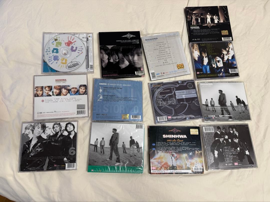 シンファ　韓国　コレクターズ 　CD 　他　23枚+写真2枚セット