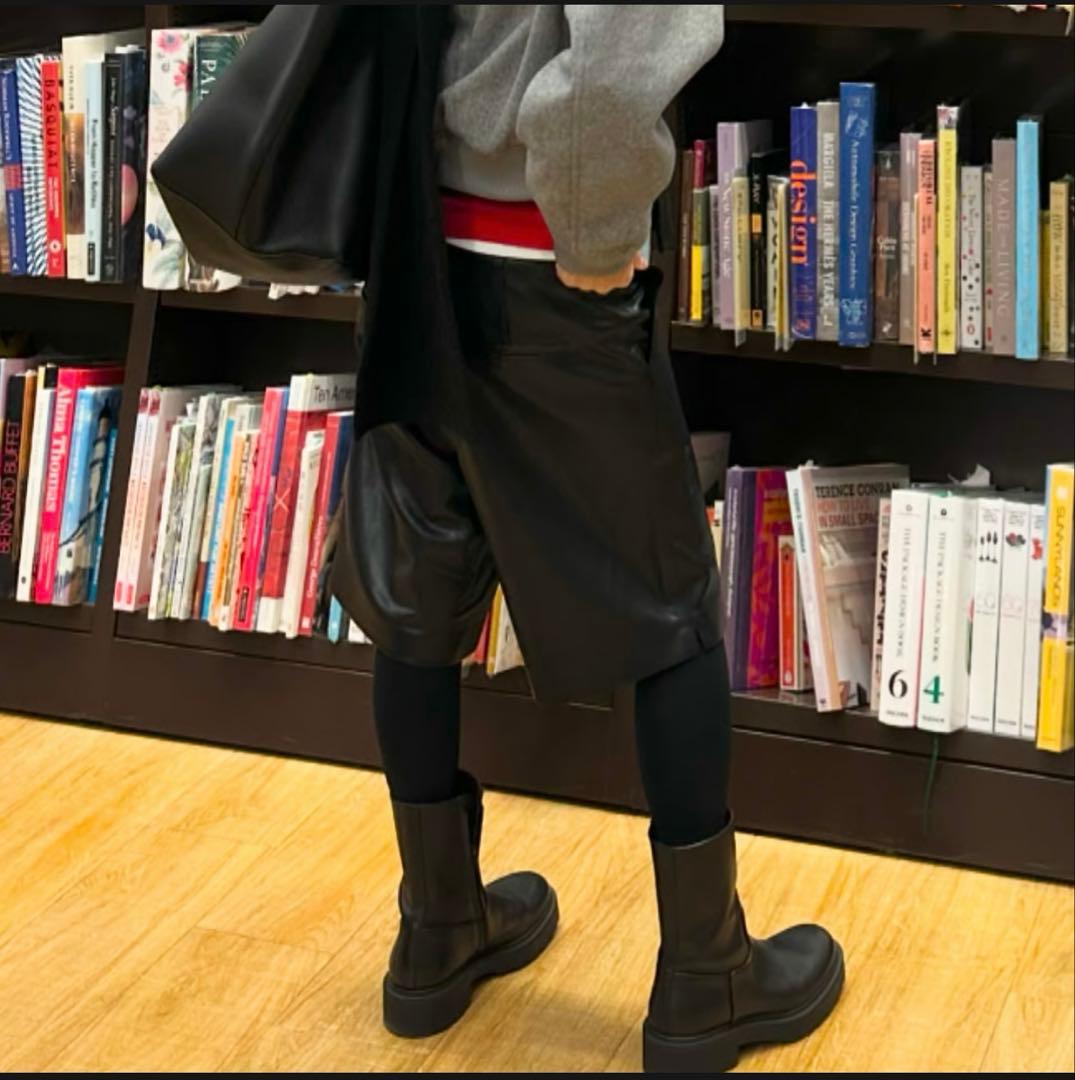 【新品未使用タグ付き】oksoonオクスンフェイクレザーハーフパンツ