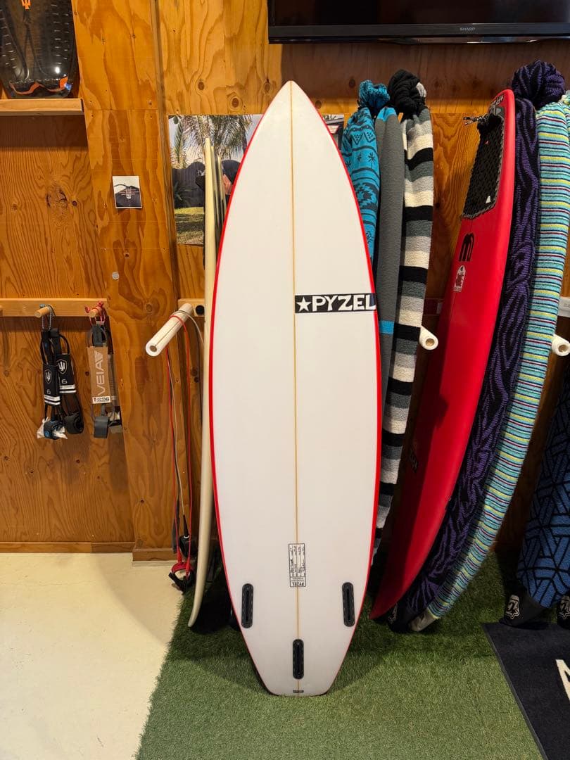 PYZEL REDTIGERショートボード