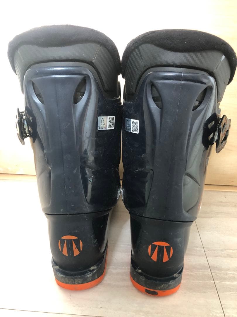 ドイツブランドのフォルクル　バインディング付きスキー板 とブーツのセット