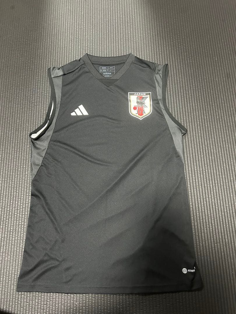 サッカー　日本代表　ノースリーブ　トレーニングウェア　支給