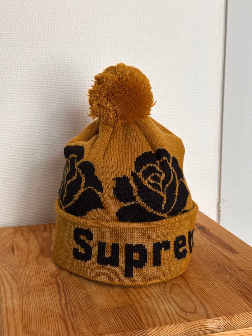 美品 Supreme ニット帽 ポンポン付き