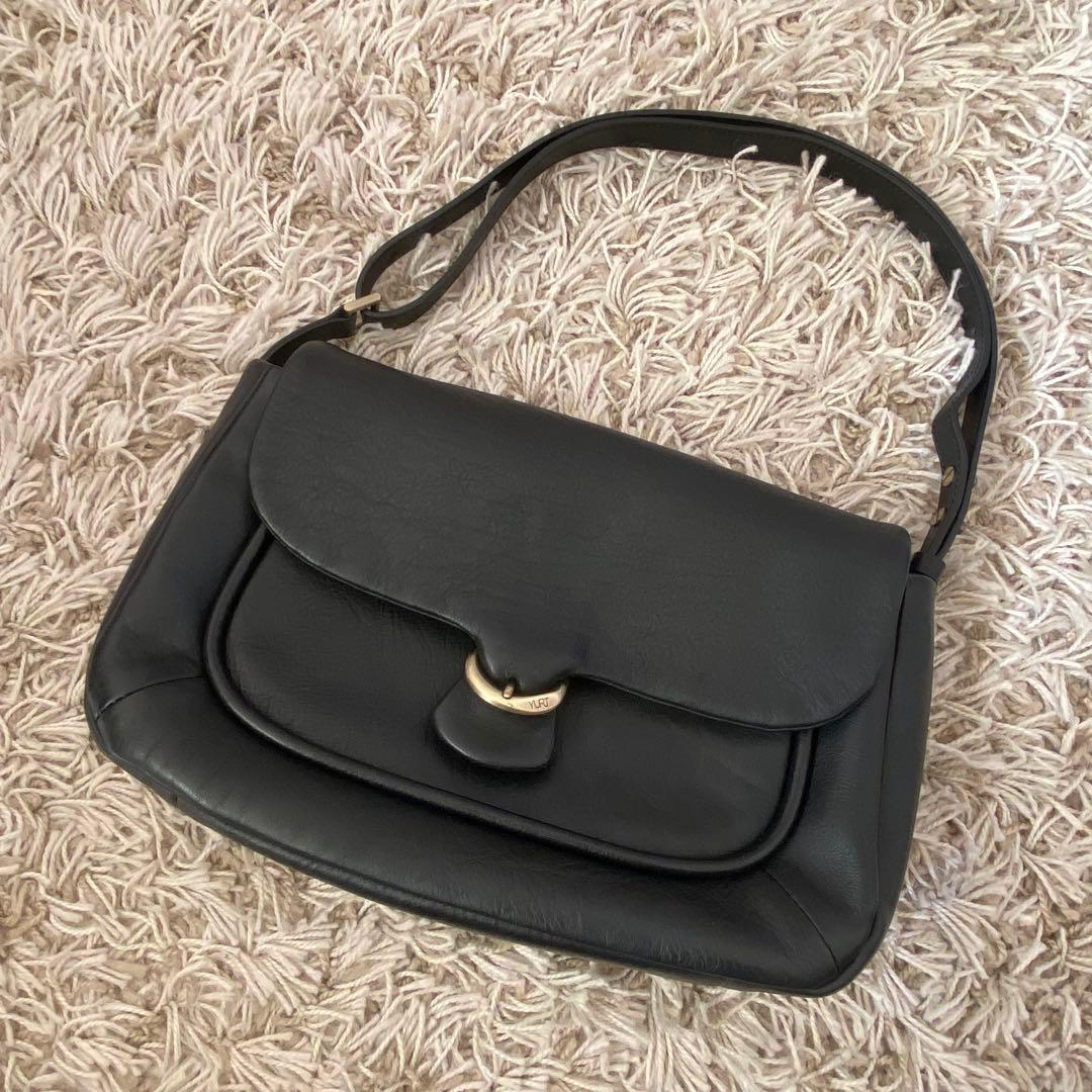 美品　ユルトYURT ブラック 韓国ブランド　黒 レザーショルダーバッグ
