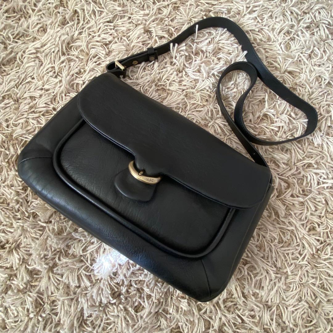 美品　ユルトYURT ブラック 韓国ブランド　黒 レザーショルダーバッグ