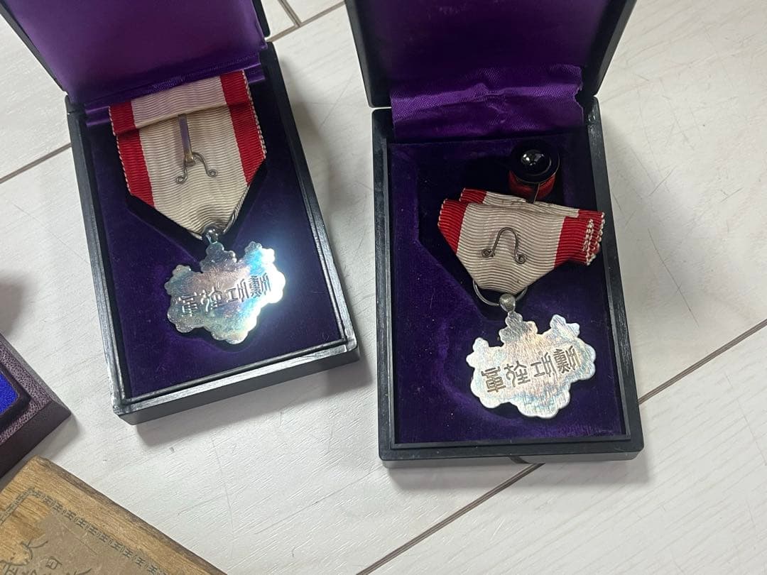 勲八等白色桐葉章 記章 勲章 旧日本軍 当時物 コレクション アンティーク