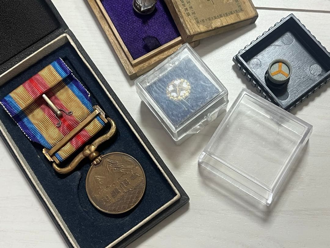 勲八等白色桐葉章 記章 勲章 旧日本軍 当時物 コレクション アンティーク