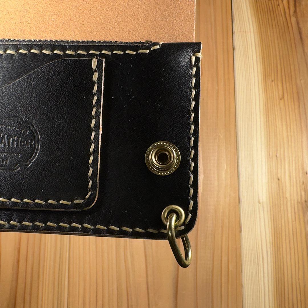 黒*げ様 昭南本ヌメ革 ロングトラッカーウォレット 丘染めブラック茶芯｜02