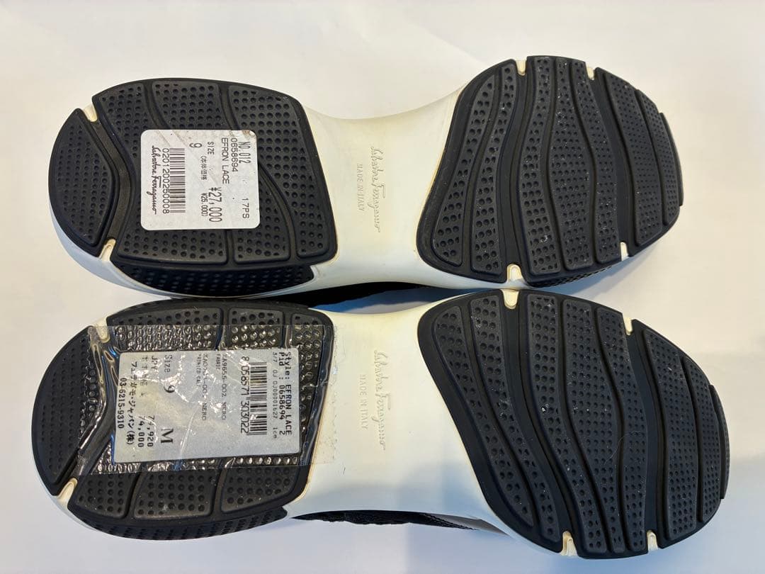 サルバトーレフェラガモ　レースブラックスニーカー