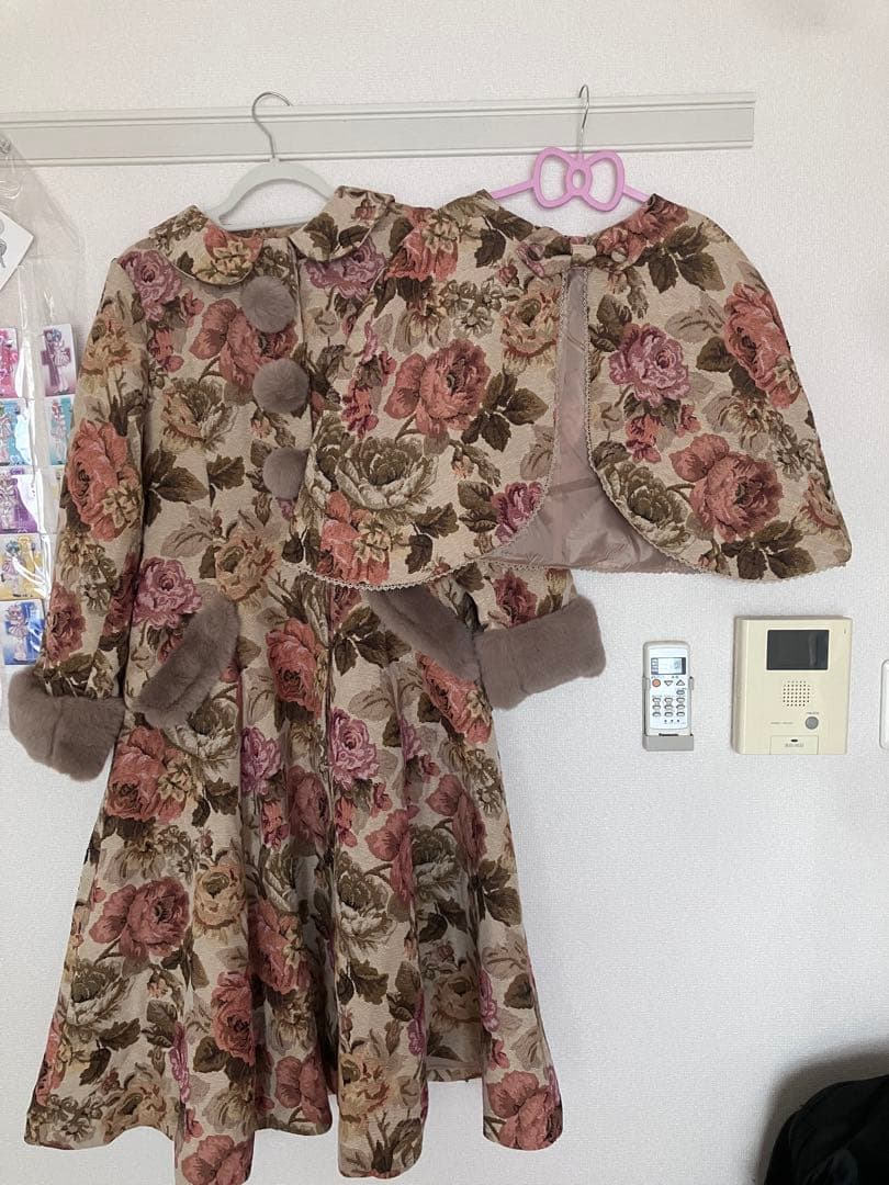 しまむら　くる実　ノエル　ド　メモワール　ケープ　コート