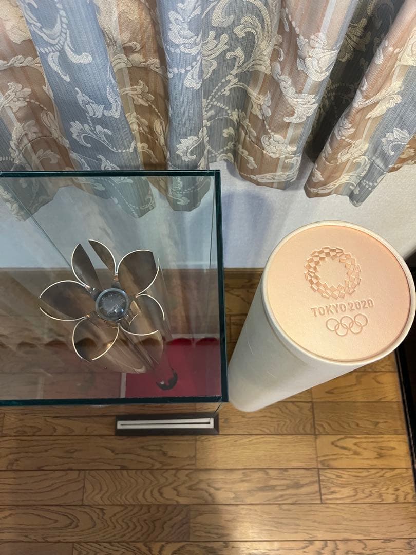 東京オリンピック2020聖火トーチ【ユニフォーム・トーチ専用アクリルケース付き】