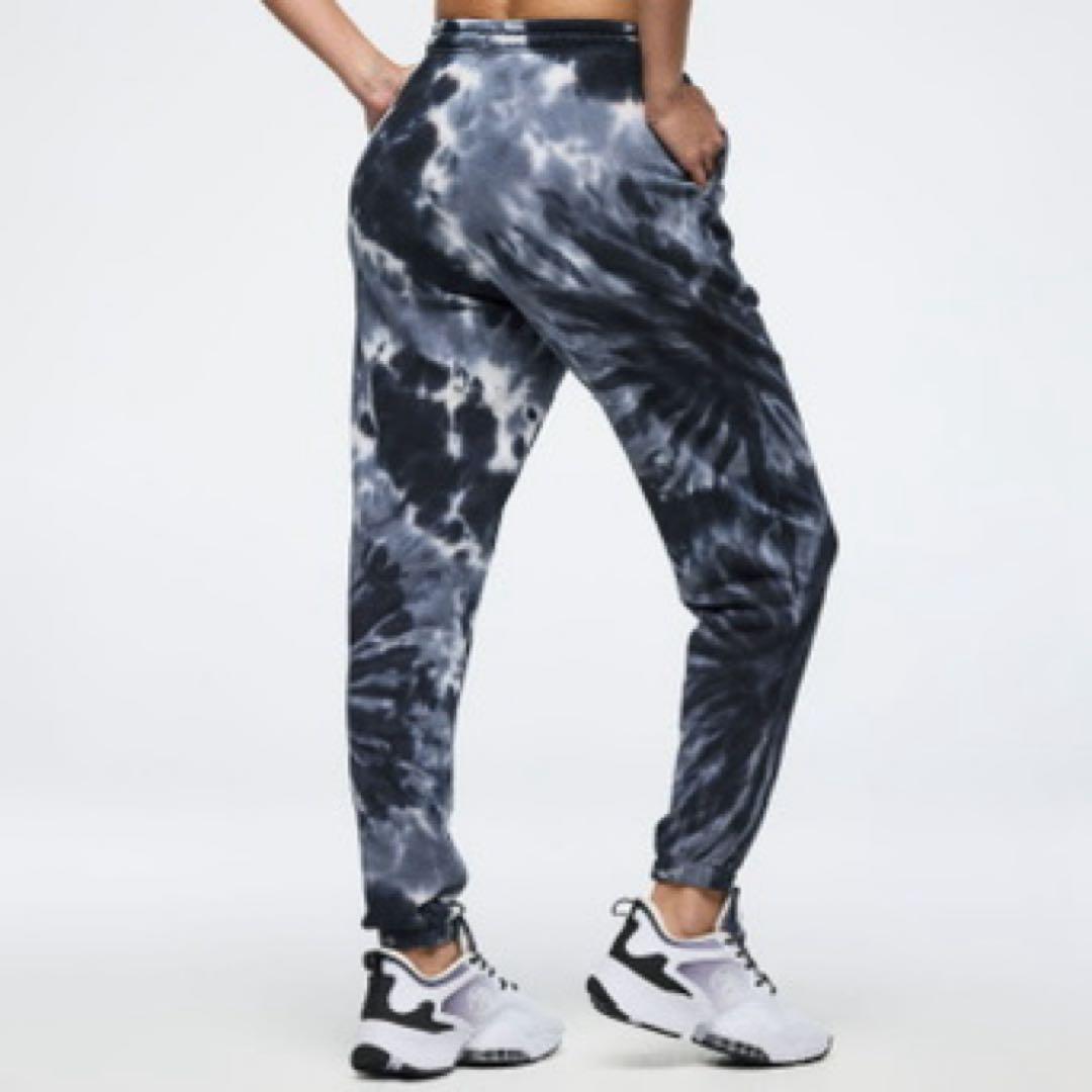 テ*ク様 ★新品★希少品★ZUMBA®️男女兼用スエットパンツ Mサイズ