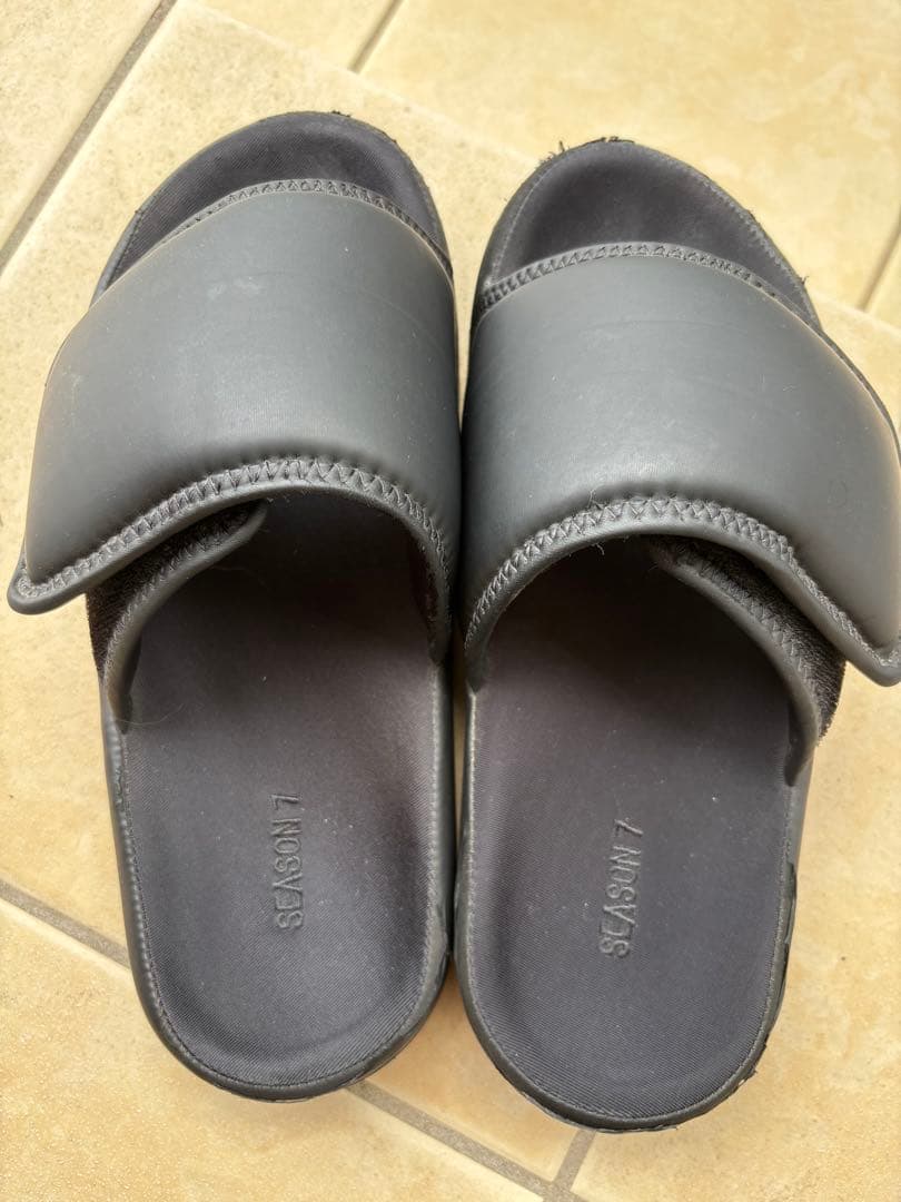 yeezy season 7 サンダル　テテ着用