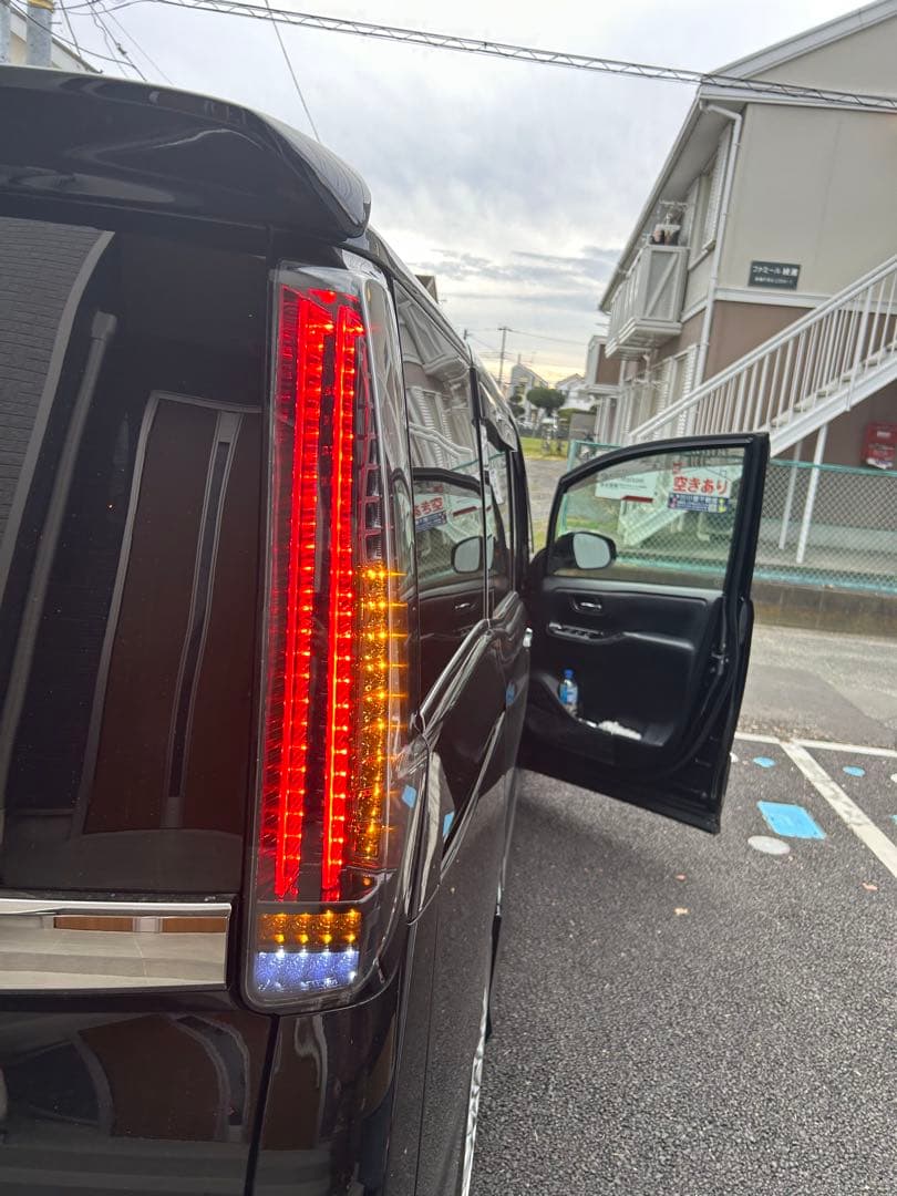 クリスタルアイ　ブラック　テールランプ　ノア　ヴォクシー　エクスクァイア　80系