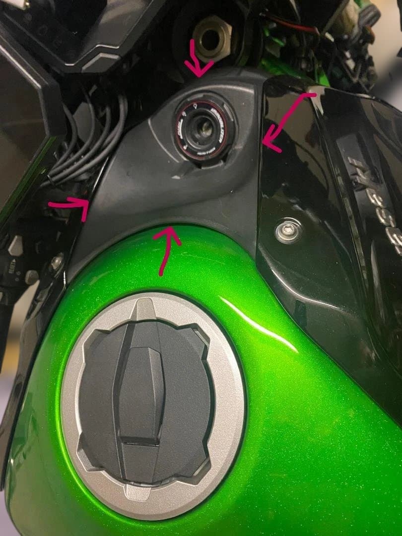 ＜新品未使用＞kawasaki　ZH2 カーボンファイバー「キーガード」