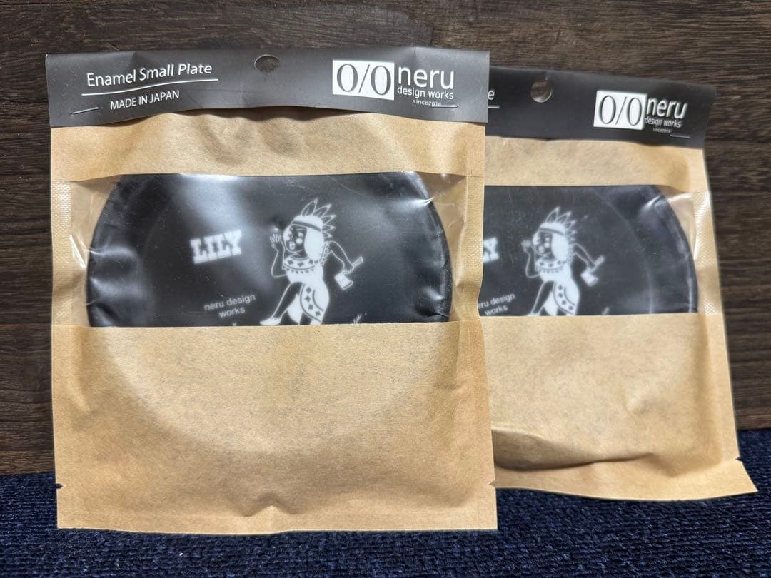 neru design kozara BRUNT LILY BLACK 2枚