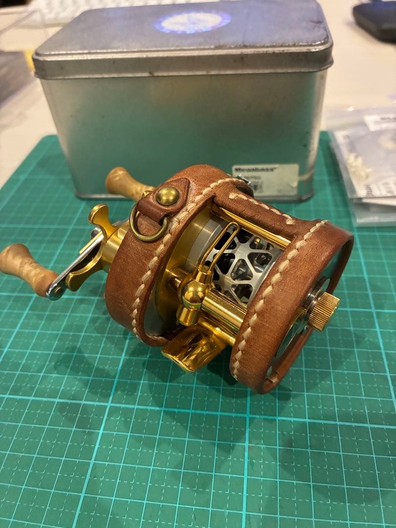 ⭐*️様 メガバス パガーニ P300R 渓流フルカスタム シャンパン/ゴールド