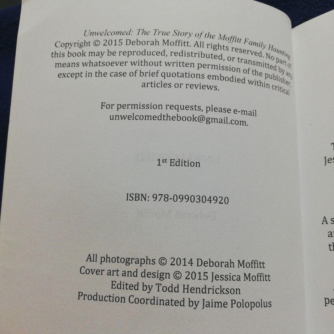 洋書 UNWELCOMED: The Moffitt Family Haunting