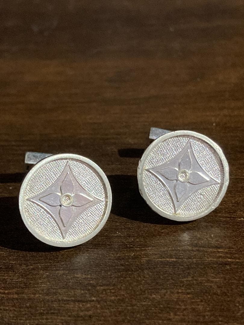 ルイヴィトン ブトン ドゥ マンシェット モノグラム フルール カフス 925