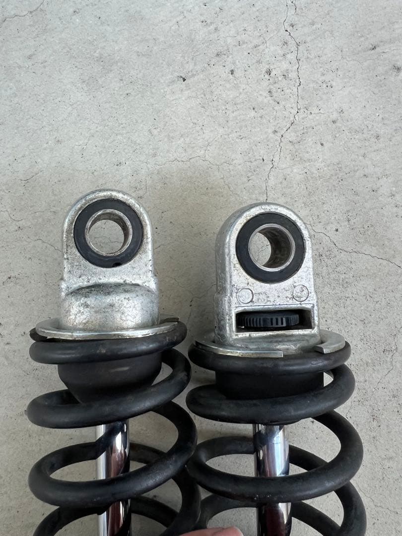 sr400 デイトナ　サスペンション