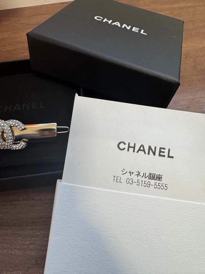 CHANEL ゴールド バレッタ クリスタル付き