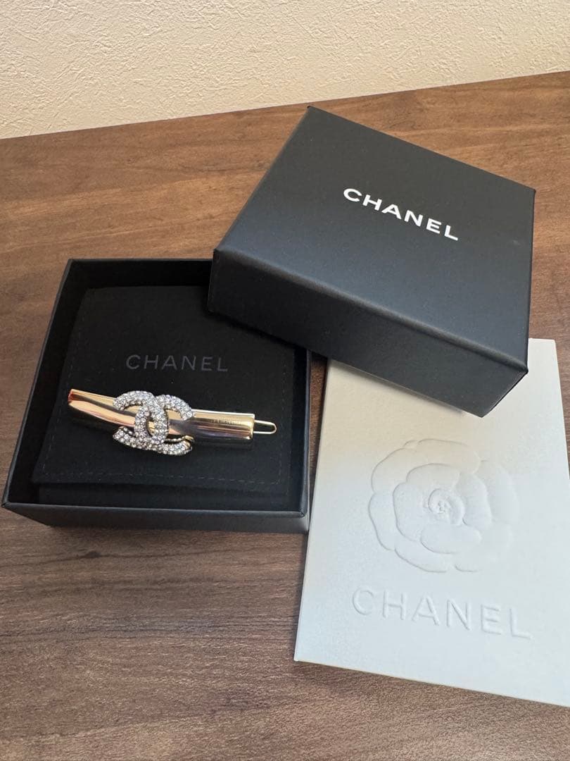 CHANEL ゴールド バレッタ クリスタル付き