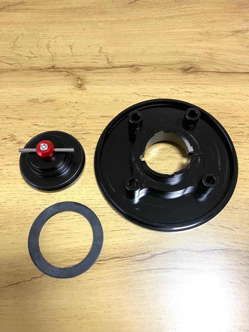 新品未使用　アコサット　タンクキャップ　Kawasaki車　汎用性（高）レッド