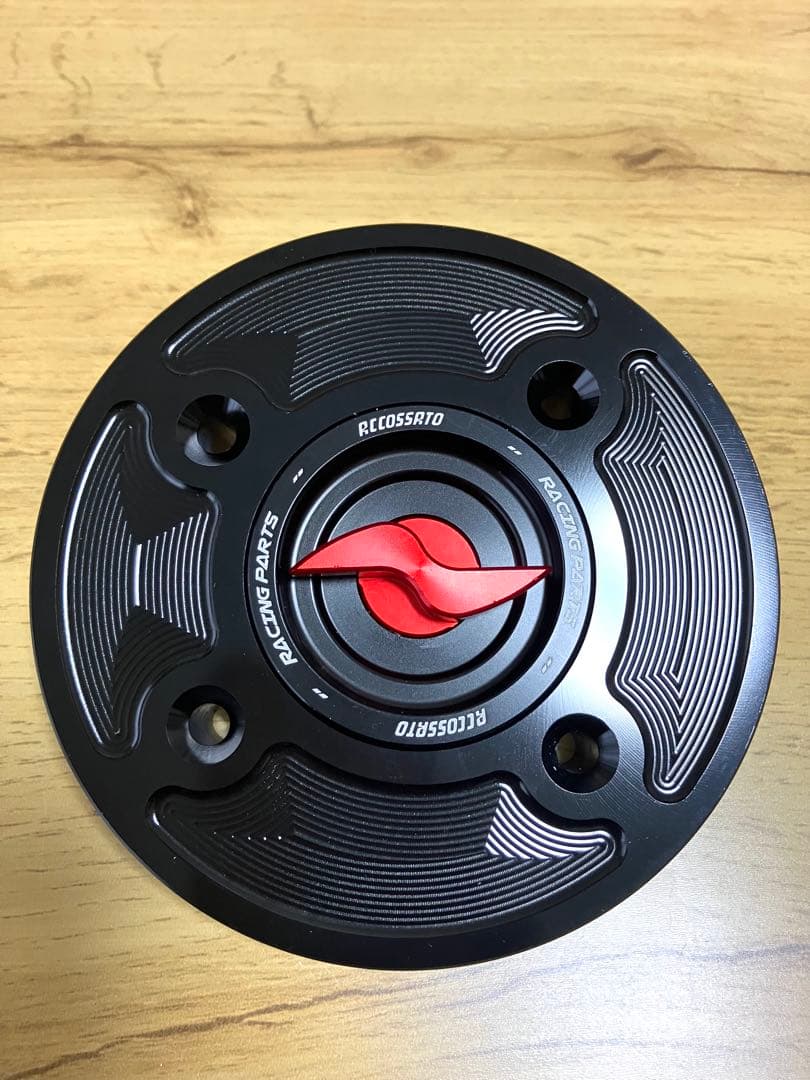 新品未使用　アコサット　タンクキャップ　Kawasaki車　汎用性（高）レッド