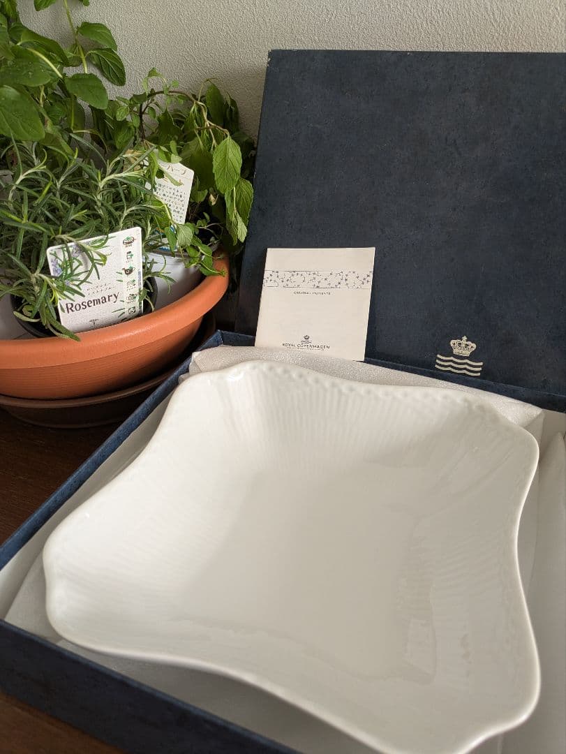 ロイヤルコペンハーゲン ホワイトフルーテッドハーフレース スクエアボウル 未使用